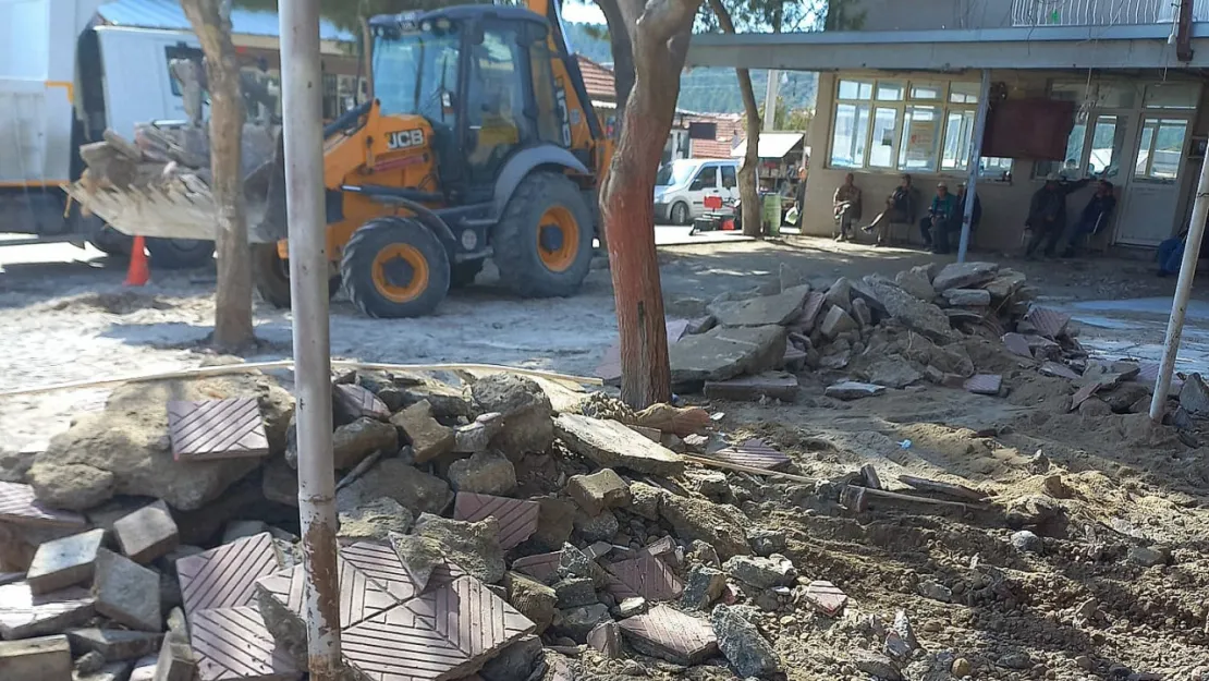 Saruhanlı Belediyesi, Kemiklidere Mahalle Meydanı'nı Yeniliyor