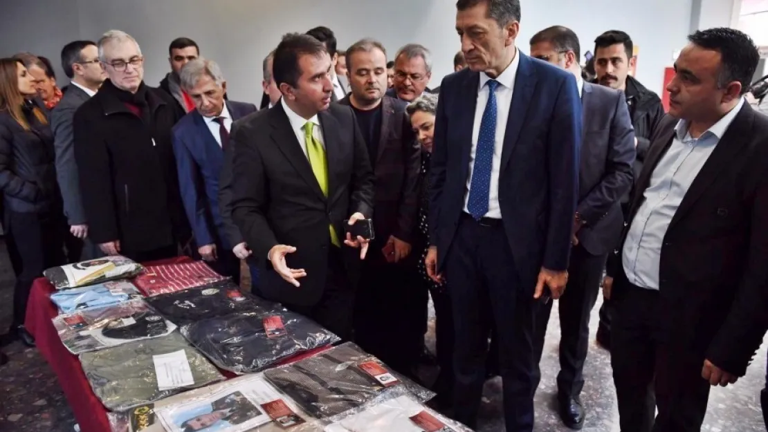 Şehit Emanetleri Sergisi Manisa'da gösterime girdi