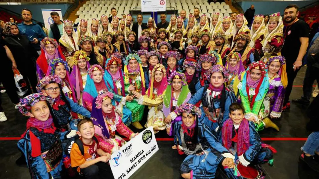 Şehzadeler Belediyesi Halk Oyunları Ekibi 3 Kategoride İl Birincisi Oldu