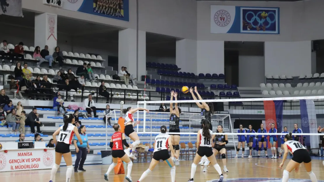 Turgutlu Belediyesi Kadın Voleybol Takımı Rakibine Geçit Vermedi