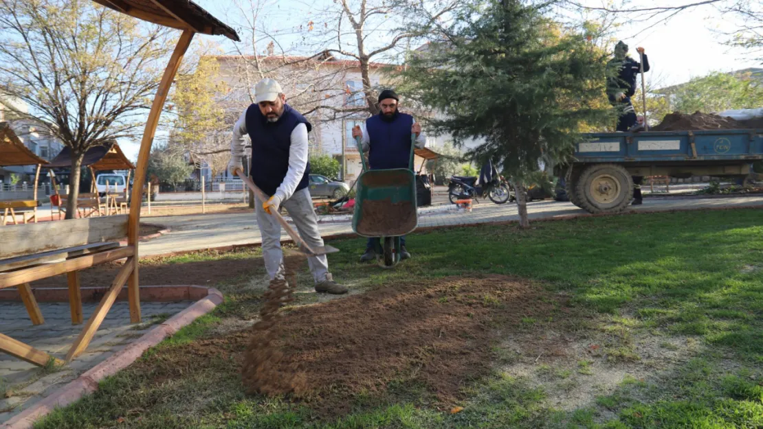 Turgutlu Belediyesi Park ve Bahçeler Müdürlüğü Ekiplerinden Yoğun Tempo