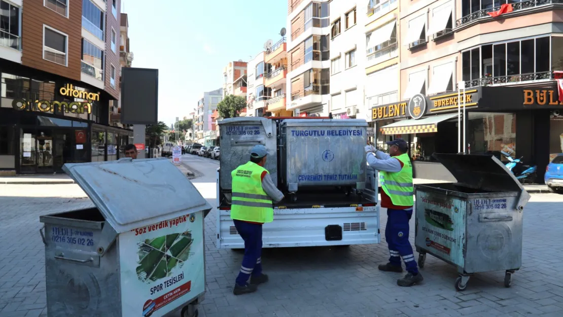 Turgutlu Belediyesi Temizlik İşleri Müdürlüğü Ekiplerinden Bahar Temizliği