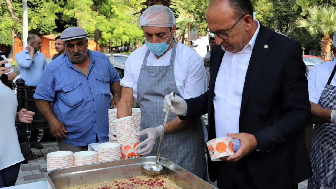 Turgutlu Belediyesinden Geleneksel Aşure Hayrı