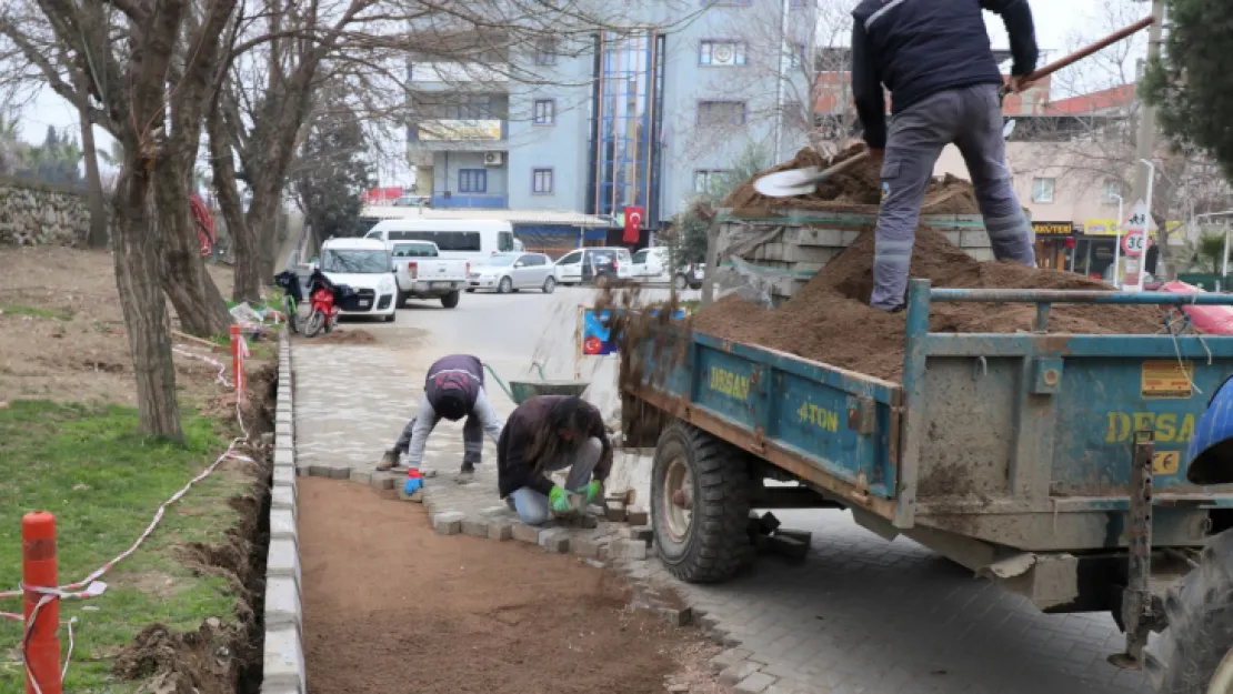 Turgutlu Belediyesinden Subaşı Mahallesine 2500 m2'lik Parke Çalışması