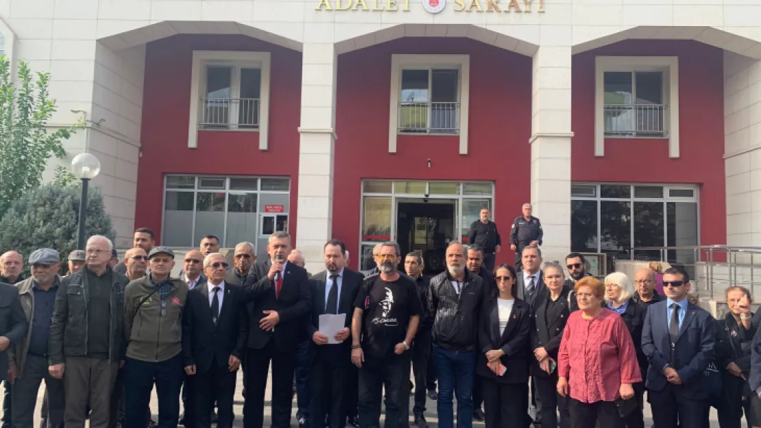 Turgutlu'da CHP ilçe teşkilatı Adliye önünde protesto etti