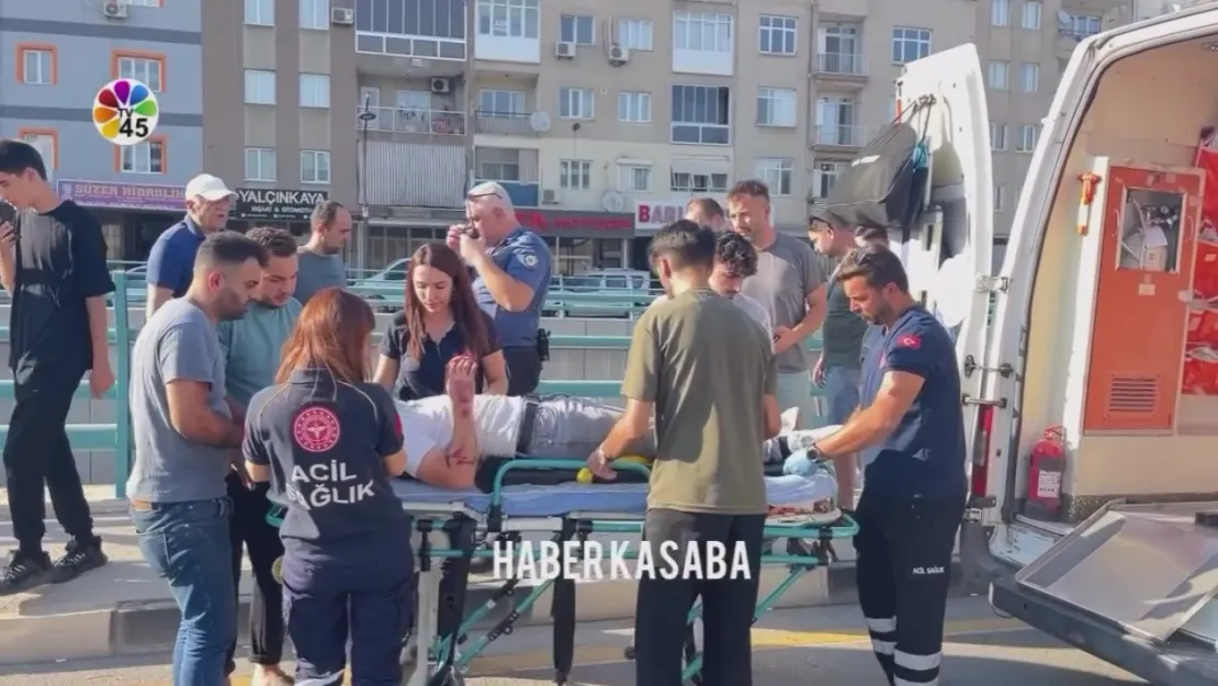 Turgutlu'da Moto Kurye Kazası! 16 Yaşındaki Sürücü Ağır Yaralandı