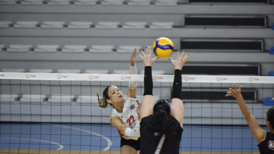 Turgutlu Kadın Voleybol Takımı Rakibine Geçit Vermedi