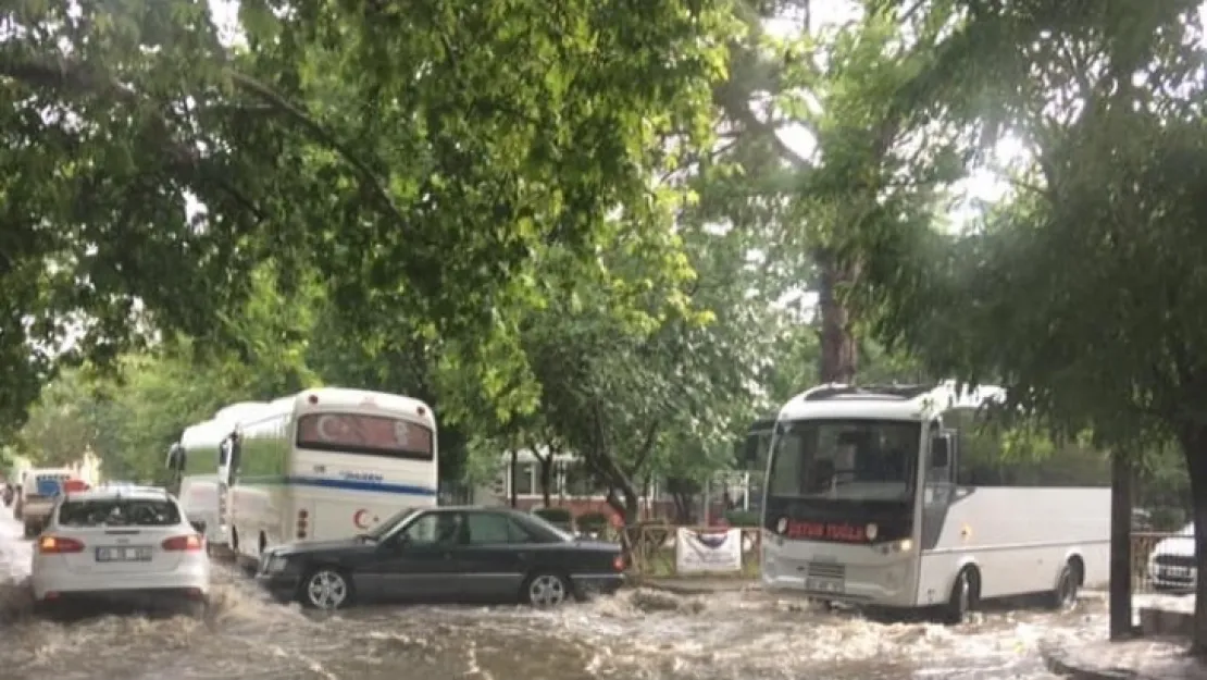 Turgutlu sel karşısında çaresiz kaldı