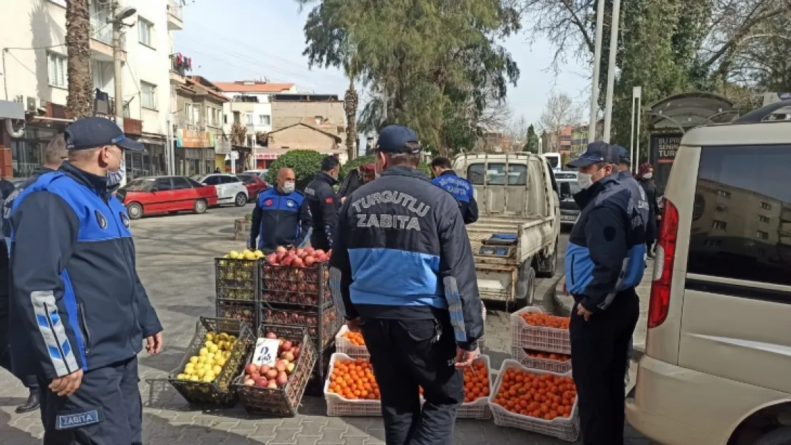 Turgutlu Zabıtası seyyar satıcı denetimi yaptı