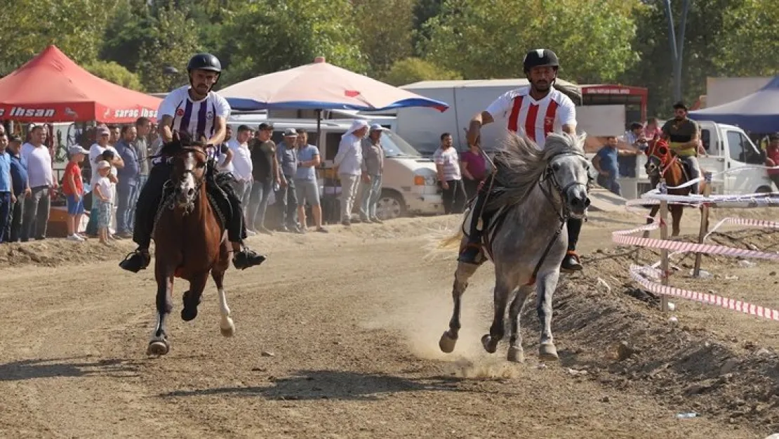 Turgutlu'da Geleneksel Rahvan At Yarışı Heyecanı Yaşandı