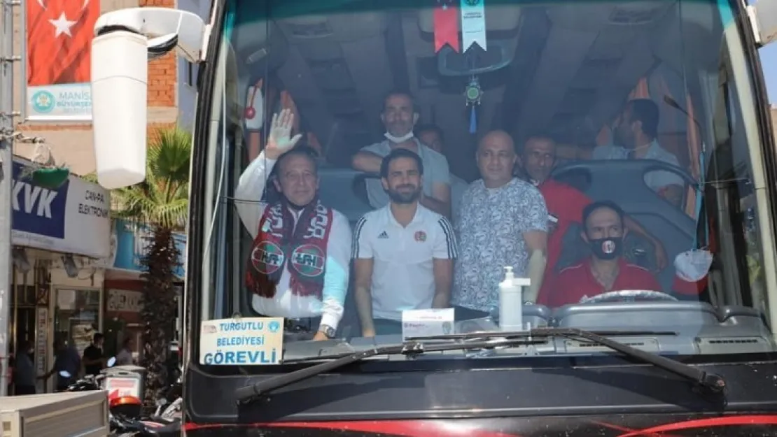 Turgutluspor yöneticileri ve taraftarı COVID-19 Tedbirlerine duyarsız kaldı