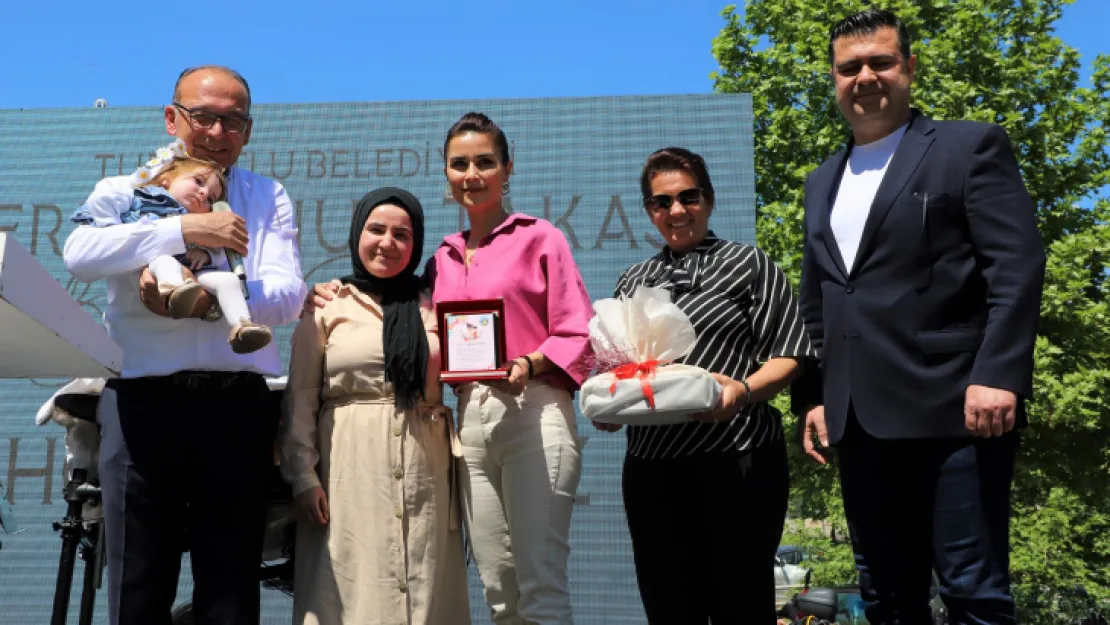 Yılın Annesi Ödülü SMA Hastası İrem Nur Bebeğin Annesine Verildi