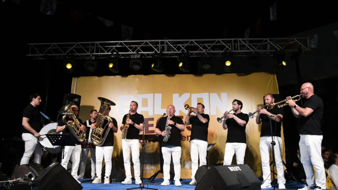 Yunusemre'de Balkan Ezgileri Yankılandı