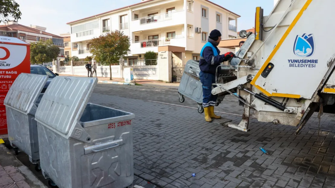 Yunusemre'de Çöp Konteynerleri Yenileniyor