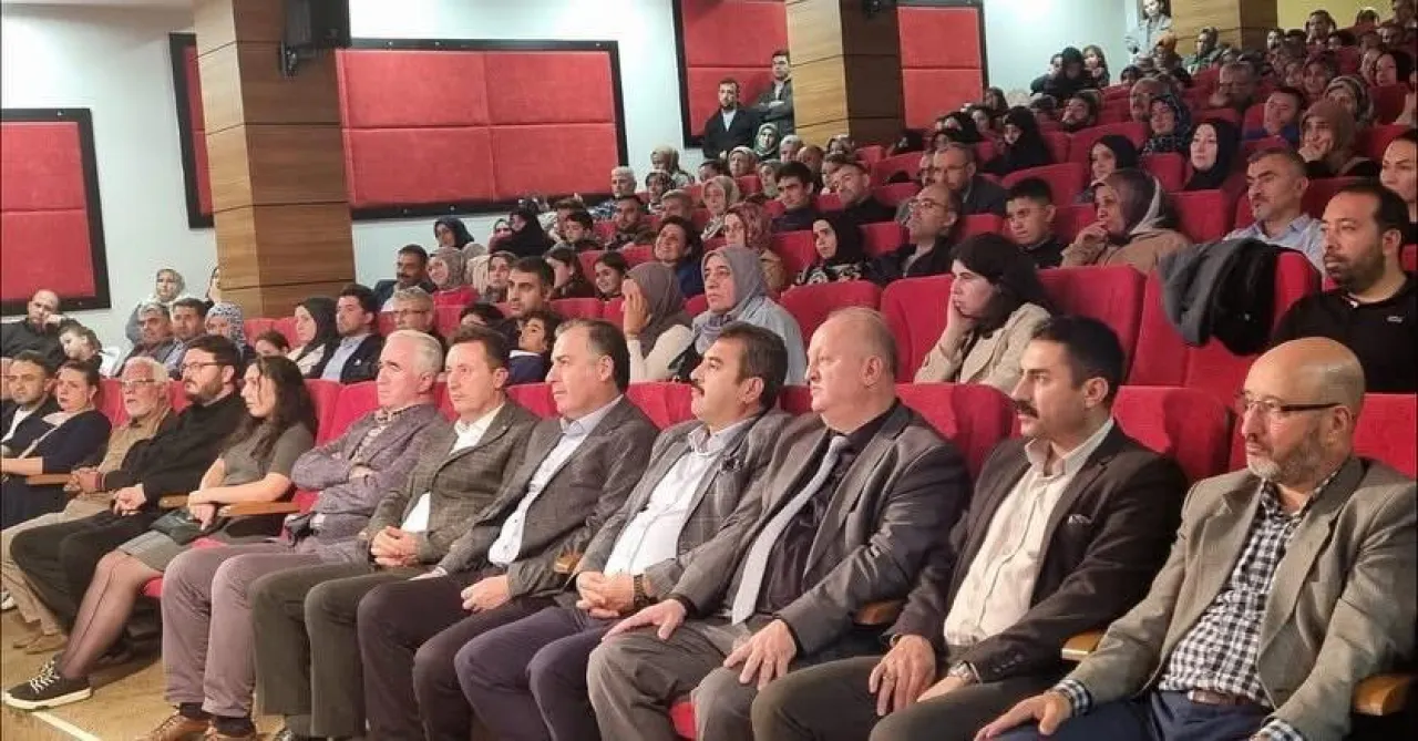 Kaymakam Selami Kapankaya 'Bu Çağda Aile Olmak' Konulu Konferansa Katıldı