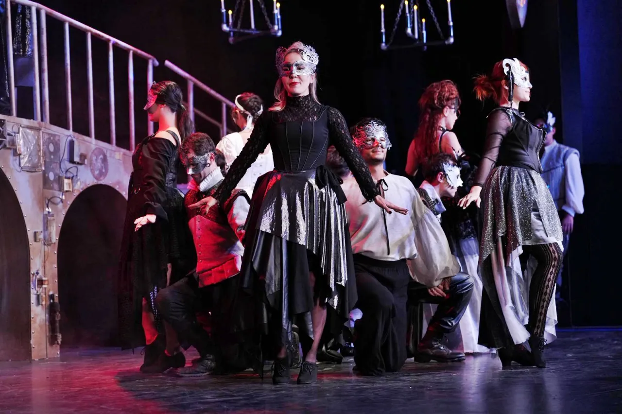 Başkan Dutlulu, 'Romeo ve Juliet' Gösterisini Manisalılarla Birlikte İzledi