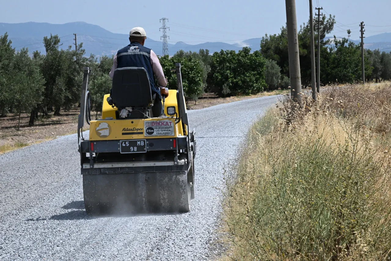 Büyükşehir'den Akhisar ve Turgutlu'ya 22 Kilometrelik Yol Çalışması
