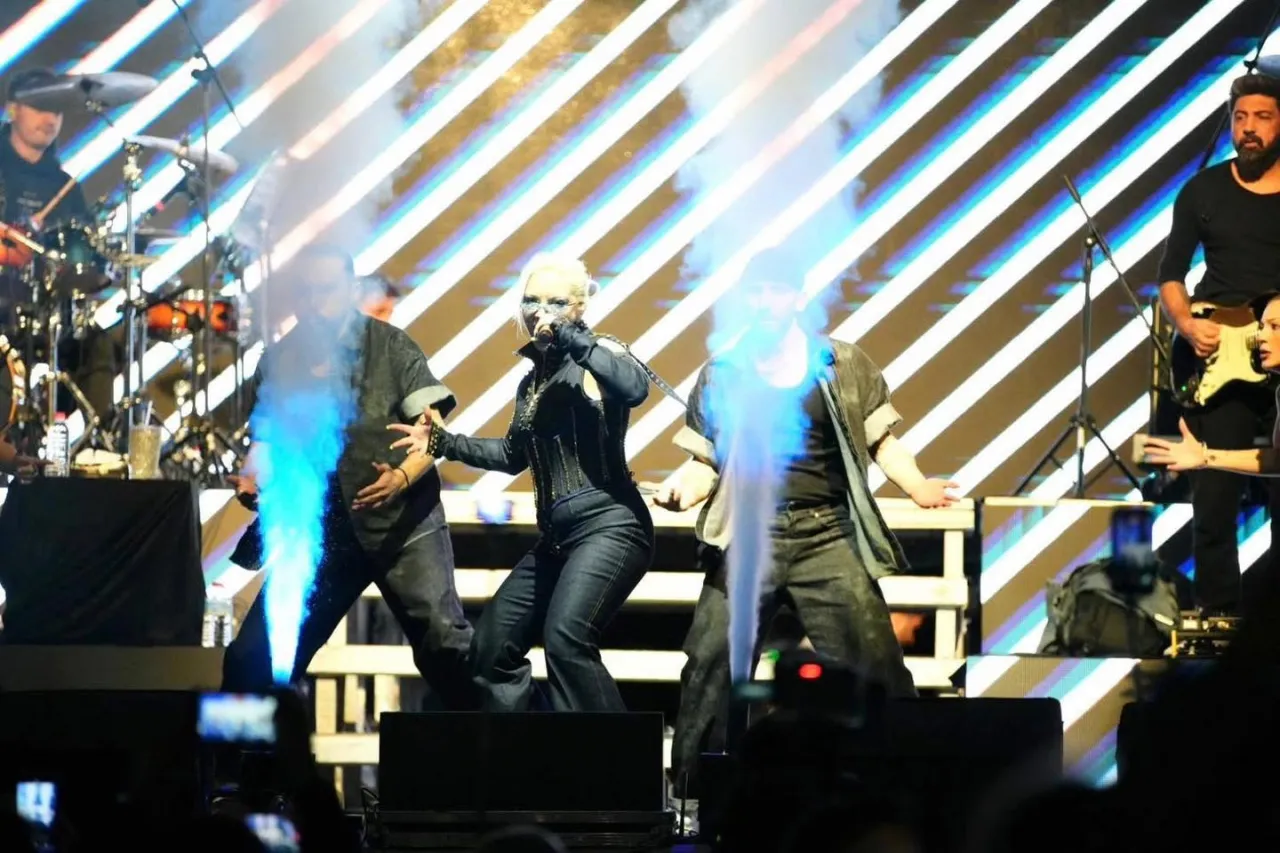 Turgutlu'da Cumhuriyet Coşkusu Ece Seçkin Konseriyle Zirveye Ulaştı