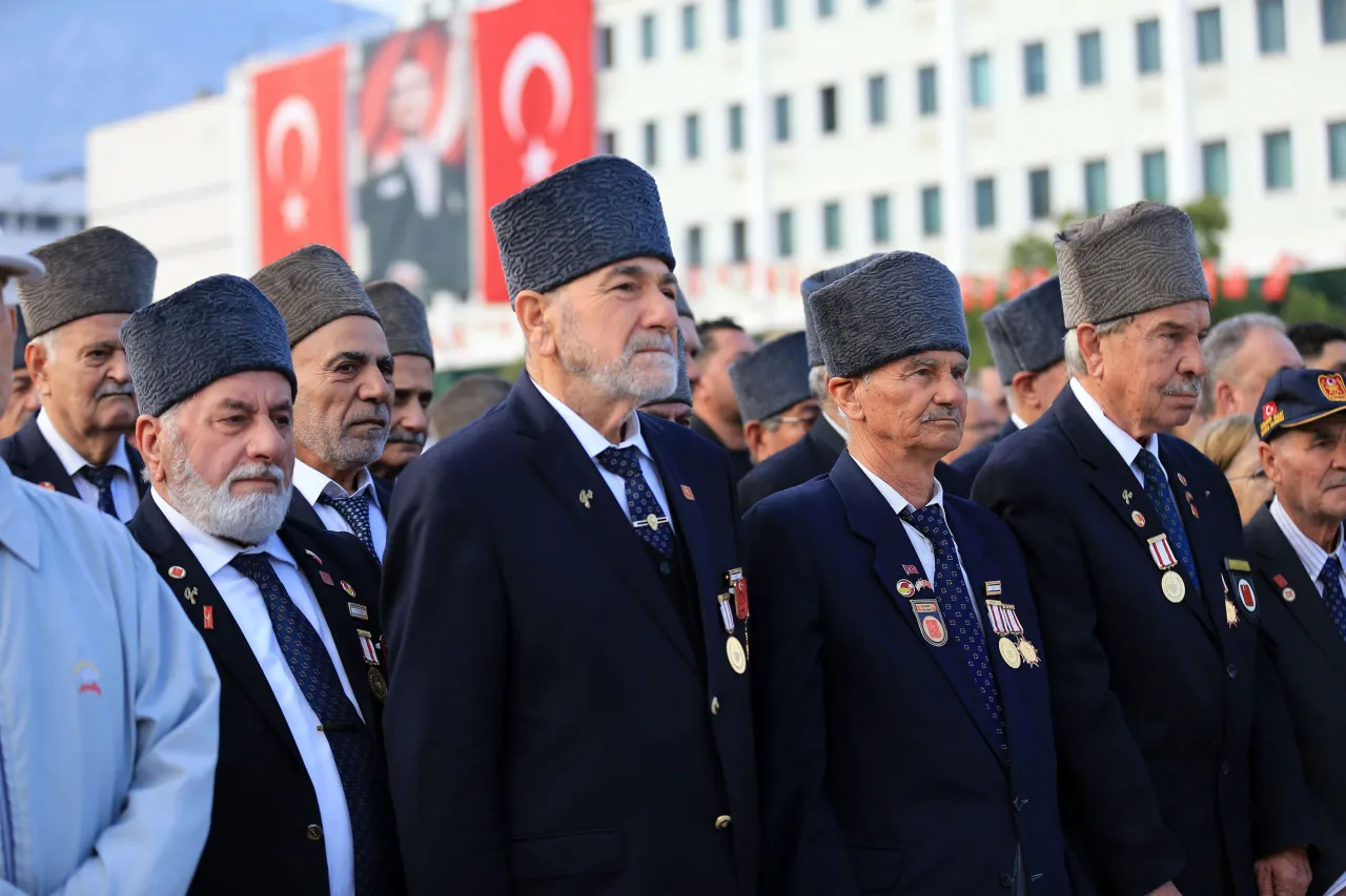 Türkiye, Atatürk'ü ebediyete intikalinin 87'nci yılında saygıyla andı