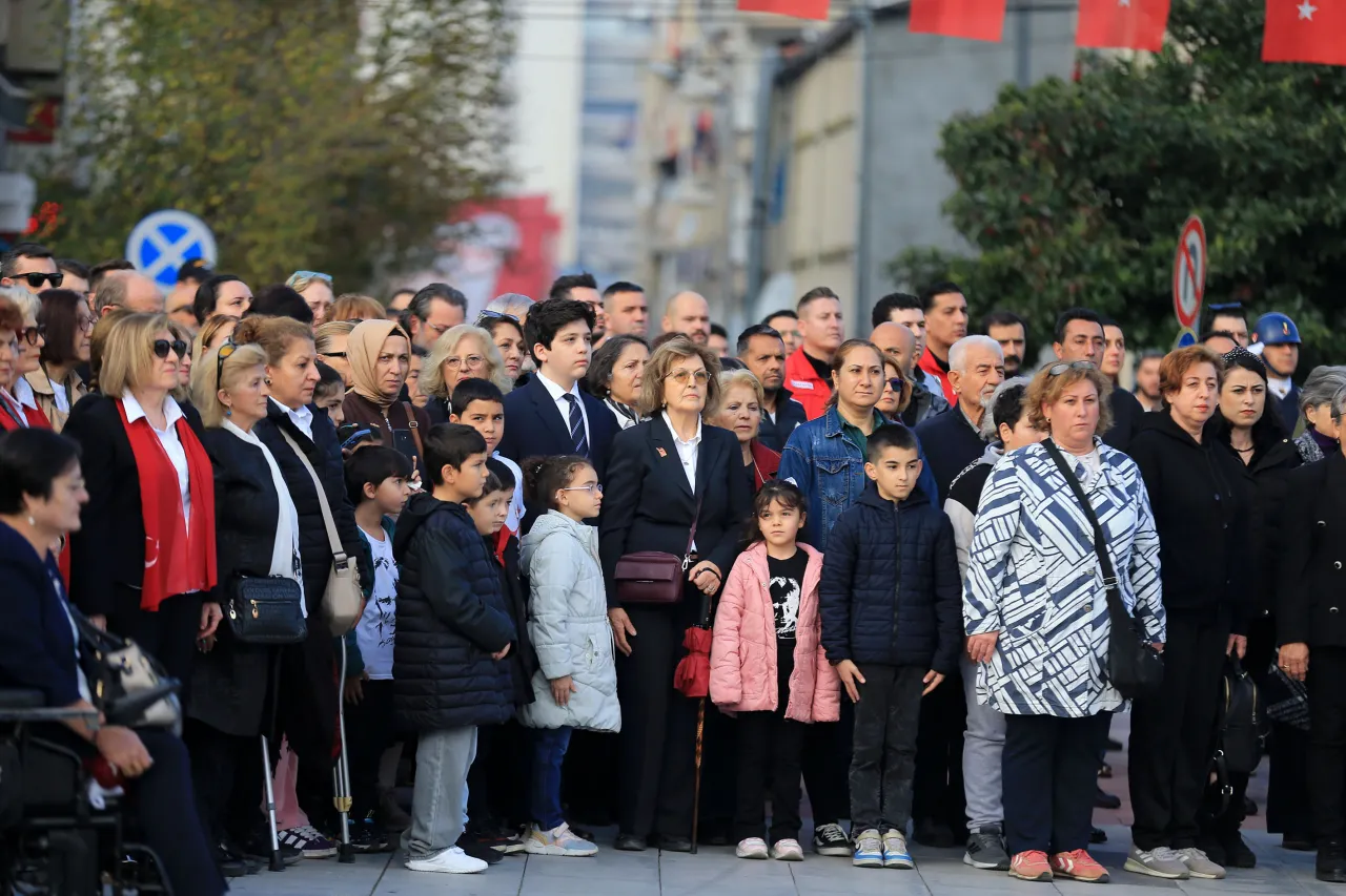Türkiye, Atatürk'ü ebediyete intikalinin 87'nci yılında saygıyla andı
