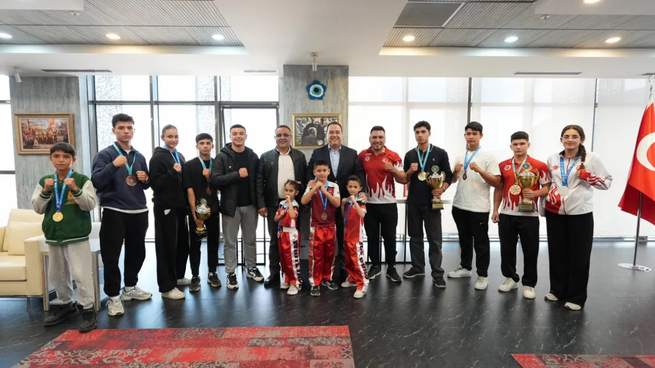 Başkan Dutlulu'ya Kick Boks Heyetinden Ziyaret