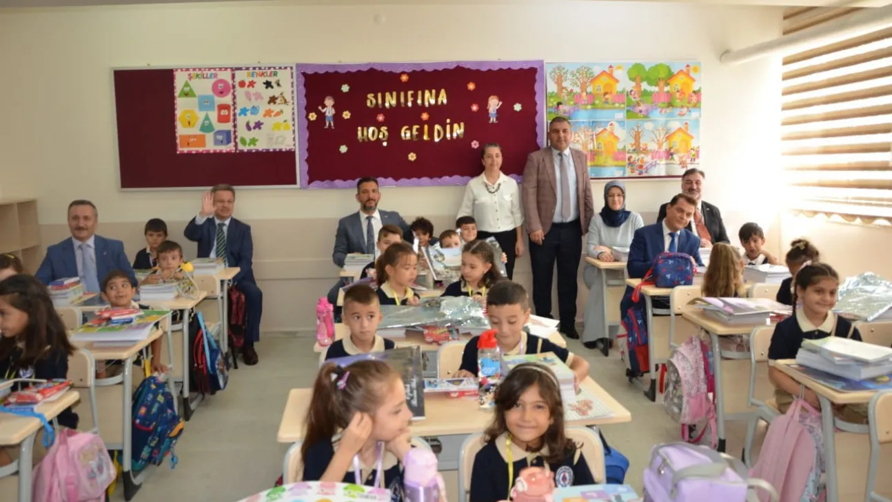 Manisa'da İlköğretim Haftası Coşkuyla Kutlandı