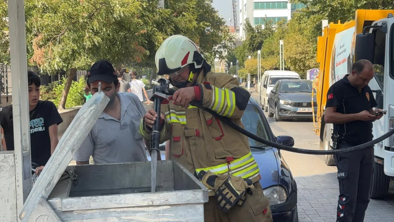 Turgutlu'da Çöp Konteynırı Yangınına Hızlı Müdahale