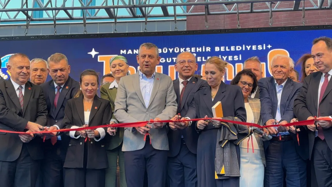 Turgutlu'da Toplu Açılış Coşkusu: Özgür Özel ve Besim Dutlulu da Katıldı