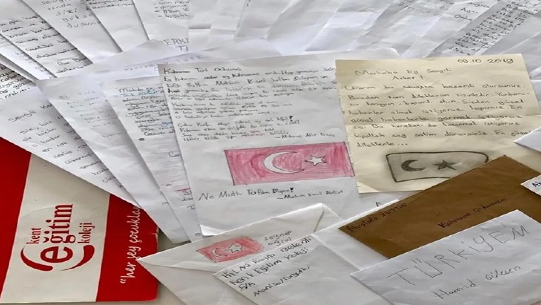 Kent Eğitim Koleji öğrencilerinden harekattaki Mehmetçiğe duygu dolu mektup
