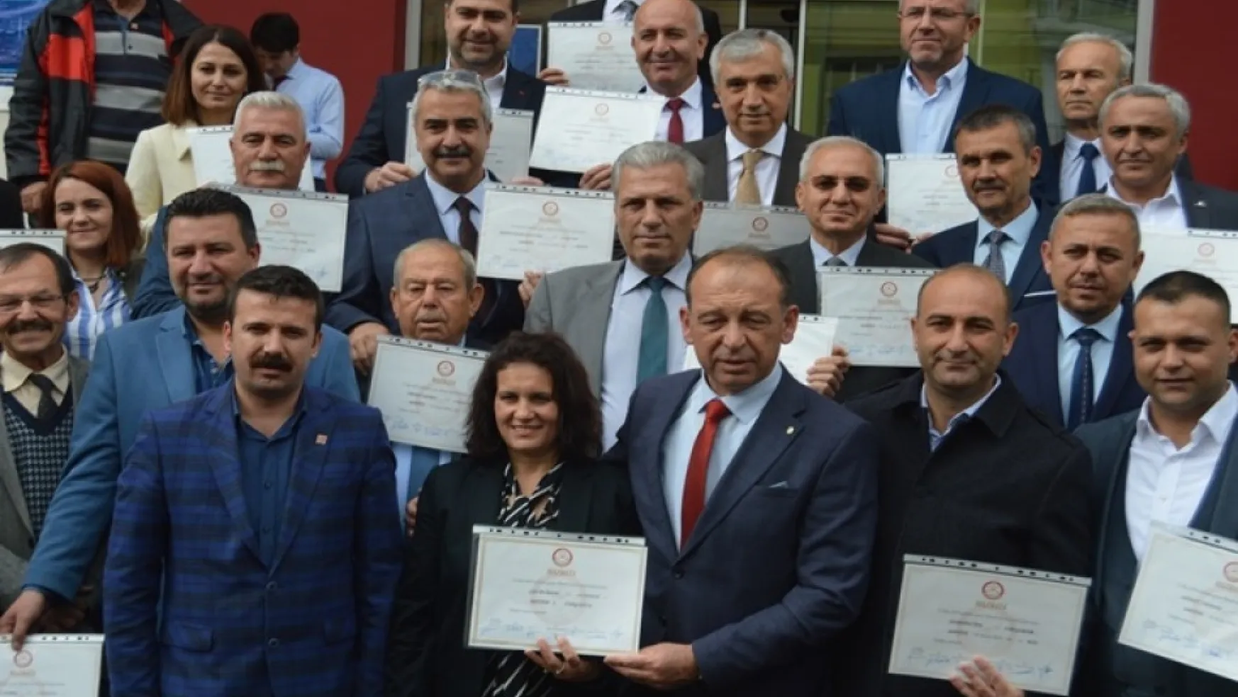 Turgutlu Belediye Başkanı Çetin Akın Mazbatasını aldı