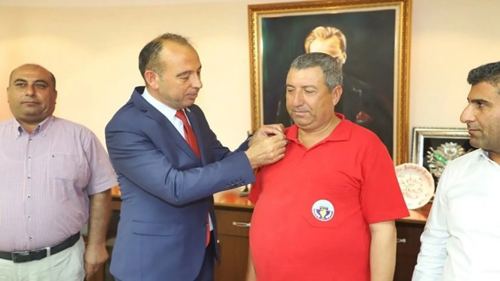 Başkan Akın Turgutlu'nun Gurur Kaynağı olan İşçiyi Ödüllendirdi