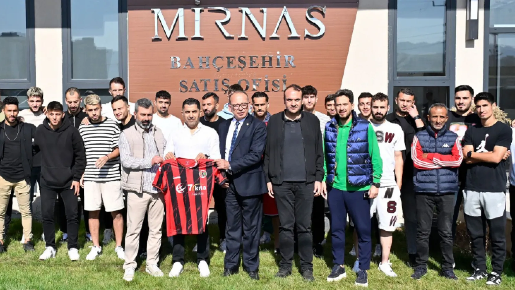 Başkan Akın ve Turgutlu Spor Yönetiminden Ege'nin yeni yaşam projesi Mirnas Bahçeşehir'e anlamlı ziyaret