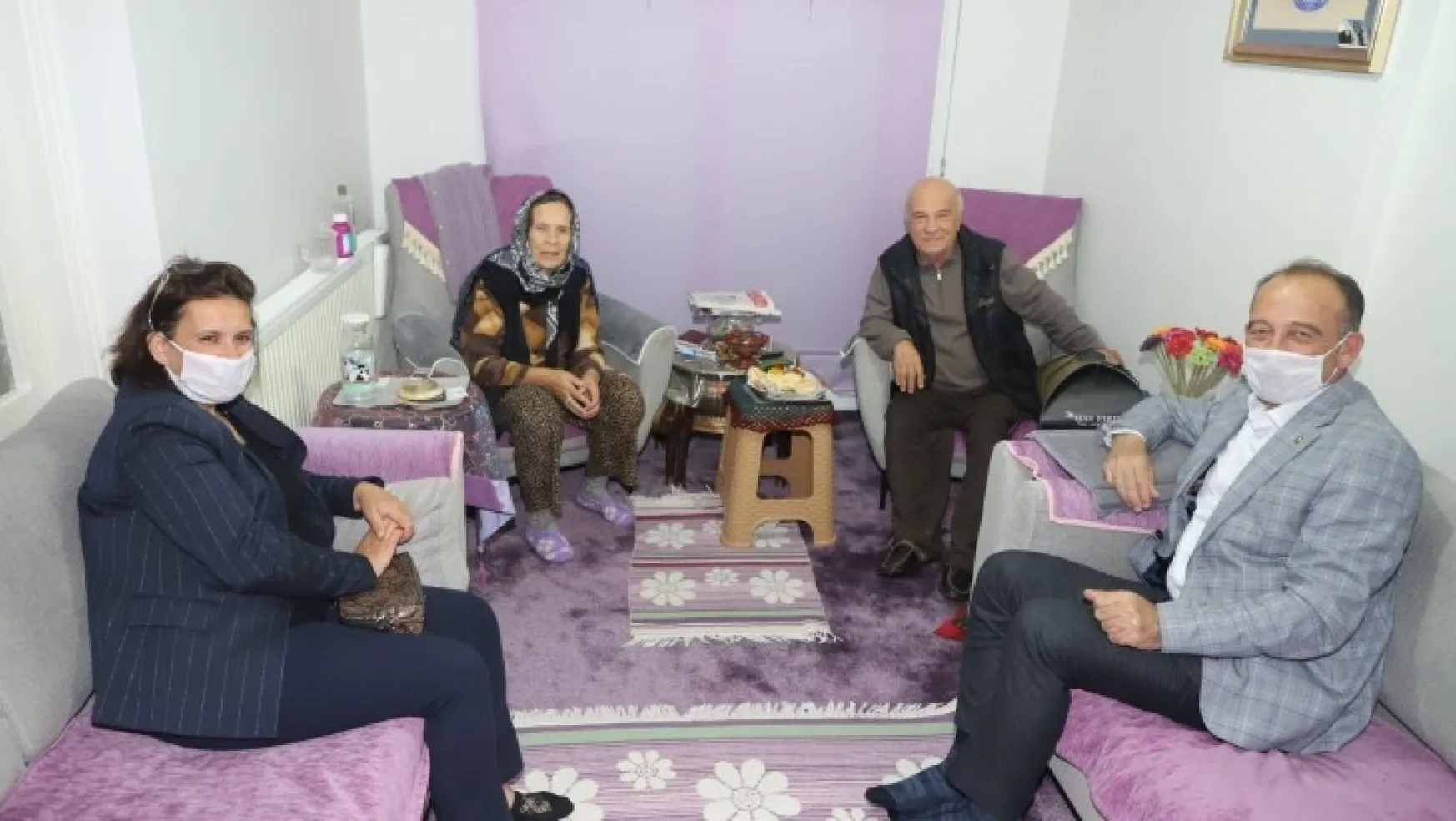 Başkan Çetin Akın'dan Yaşlı Çifte Evlilik Yıl dönümü Sürprizi