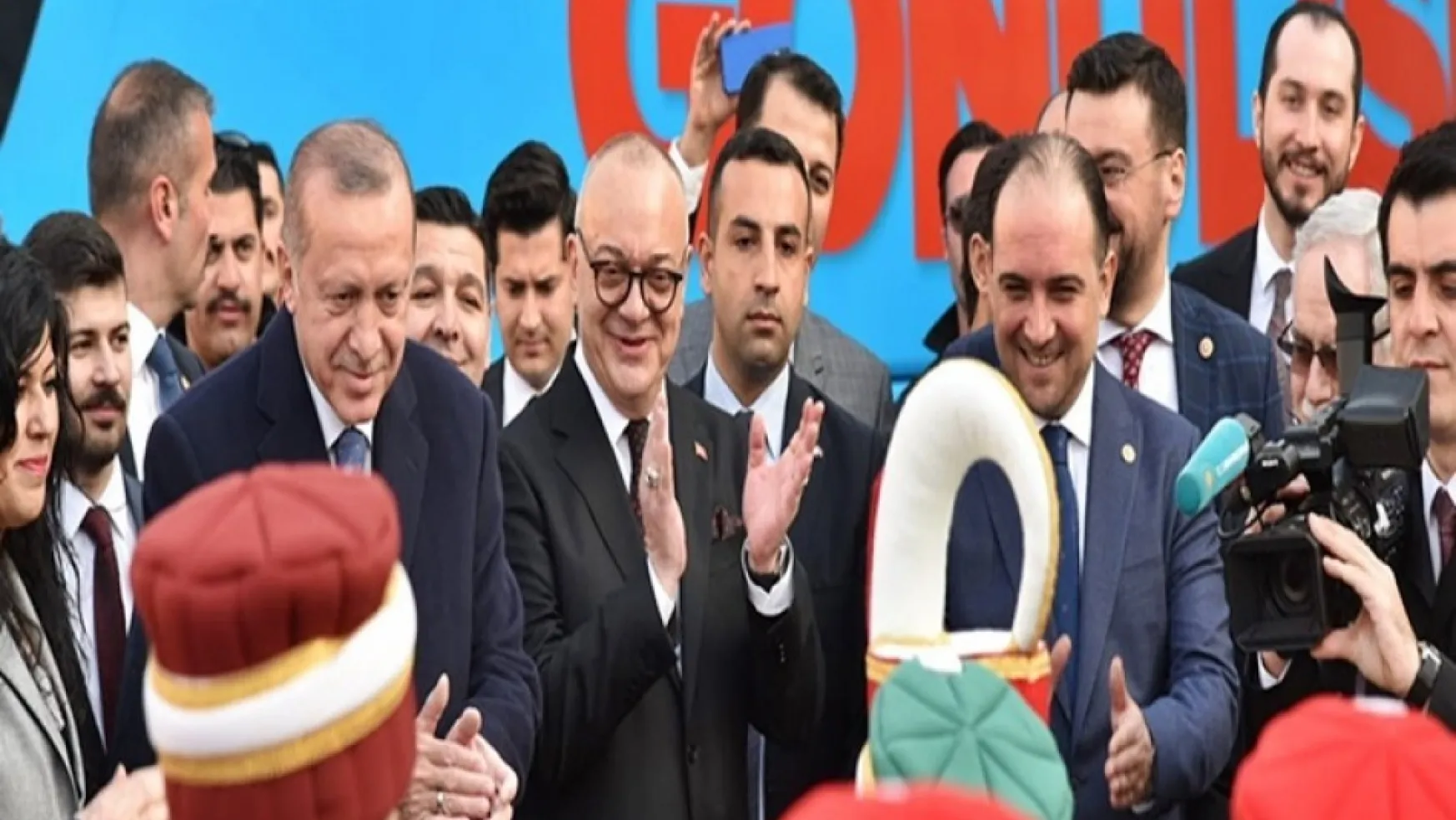 Erdoğan, Manisa'ya gelerek Cumhur İttifakı'nın Büyükşehir ve 17 ilçenin Belediye Başkan adaylarını tanıttı