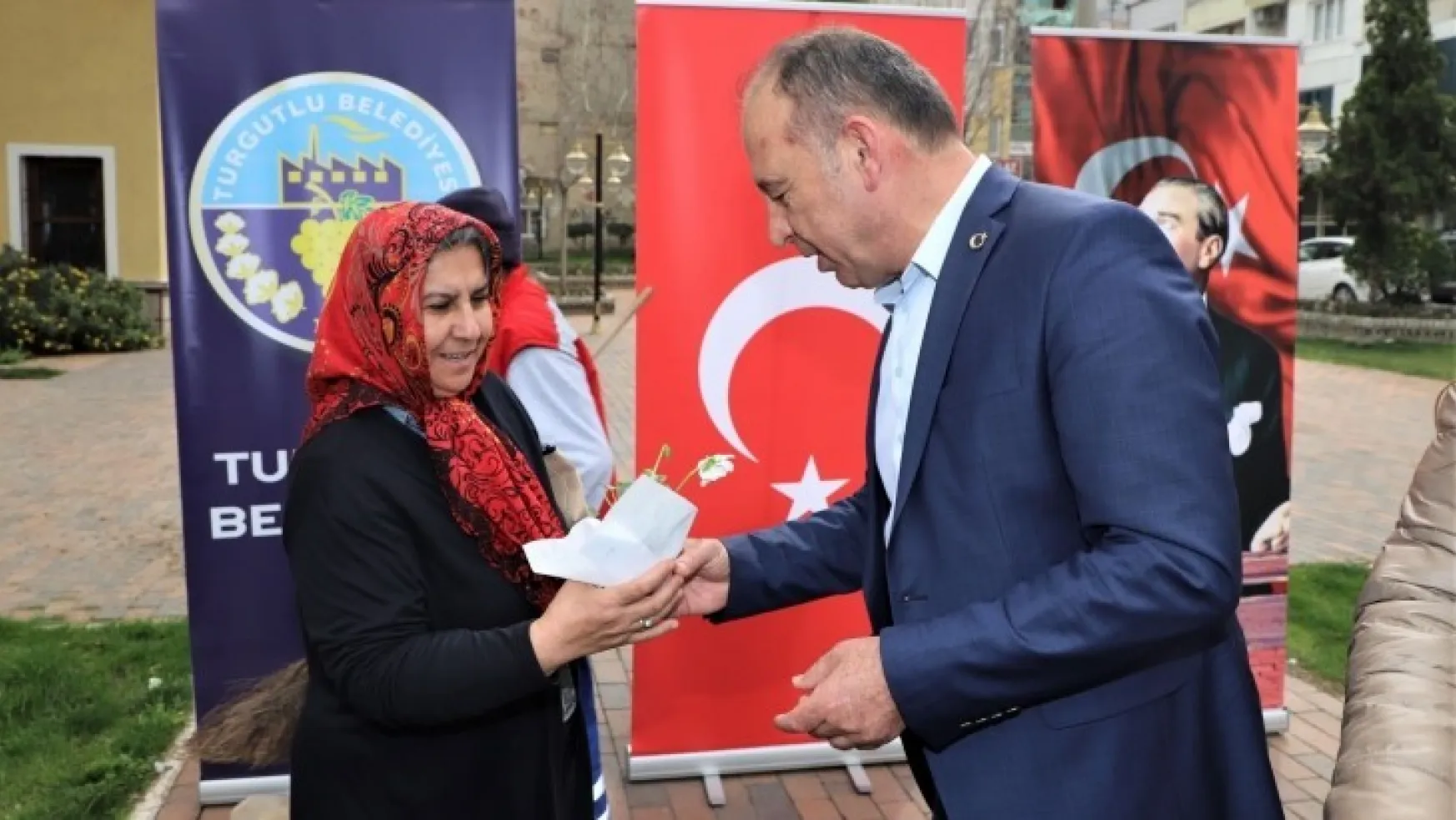 Çetin Akın: 'Türk Kadını Geleceğimize Işık Olmaktadır'