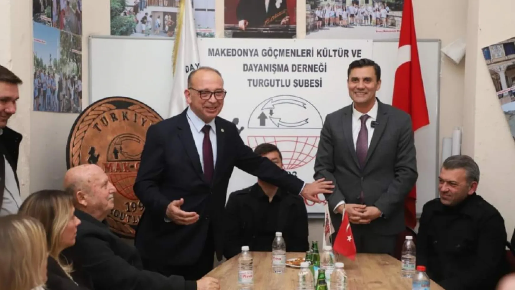 CHP Manisa Büyükşehir Belediye Başkan Adayı Ferdi Zeyrek Turgutlu'da bir dolu ziyarette bulundu