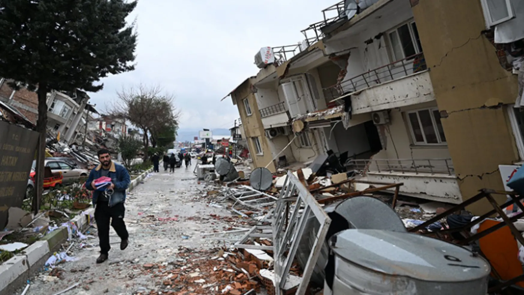 Deprem'de 15 Gazeteci enkaz altında can verdi