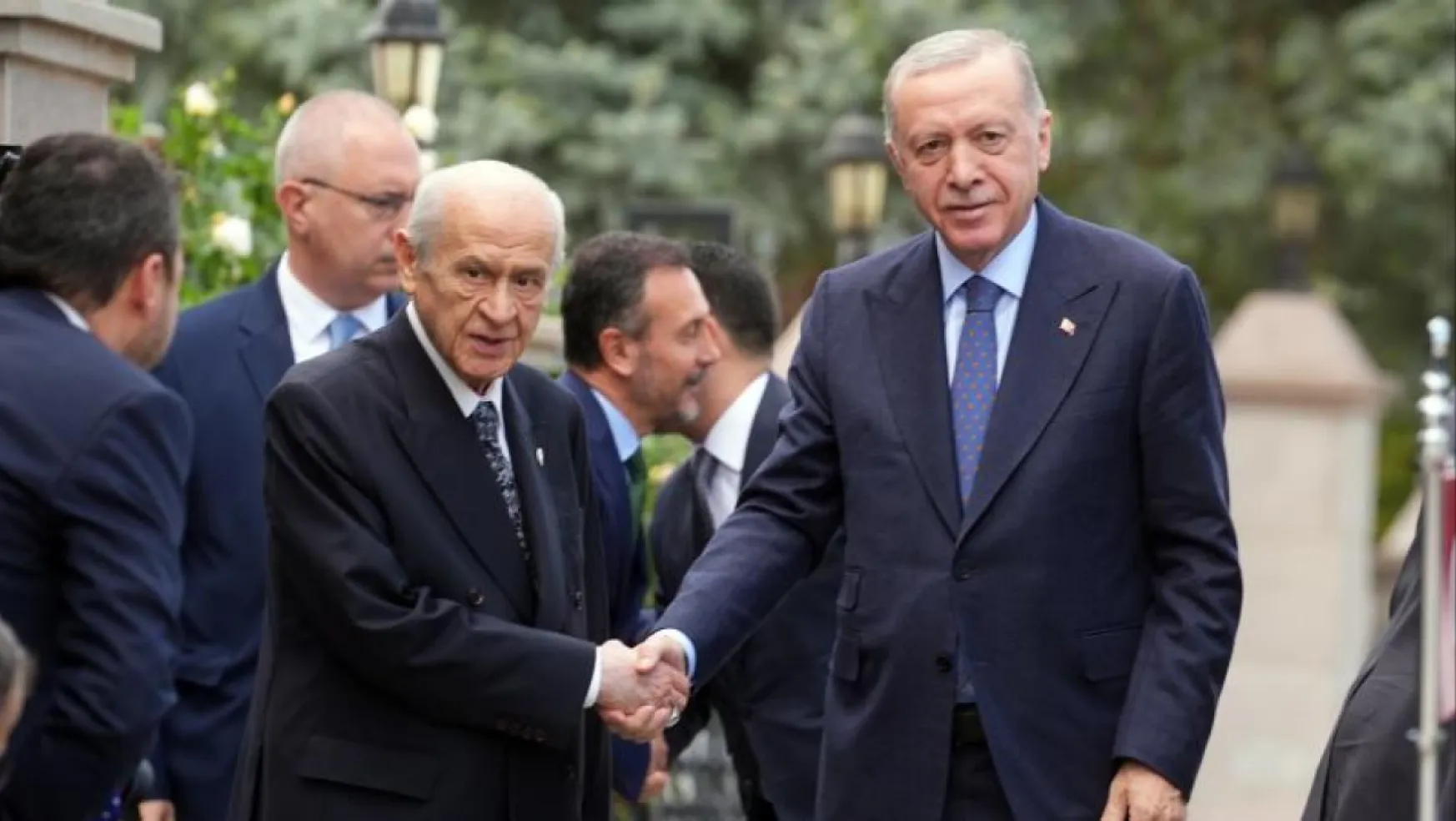 Erdoğan ve Bahçeli ile bir araya geldi