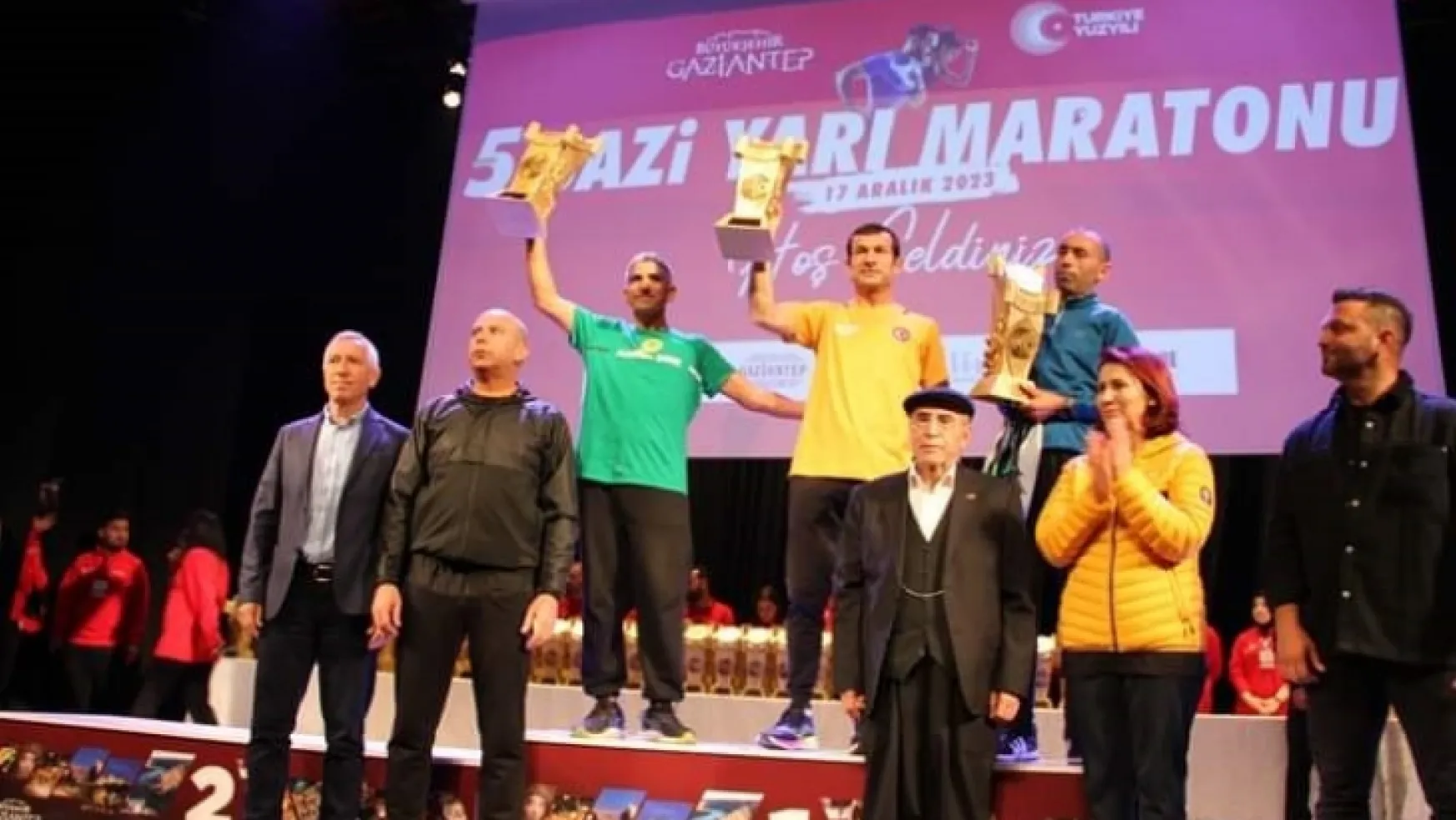 Gazi Yarı Maratonu'ndan Büyükşehir'e 2 Kupa