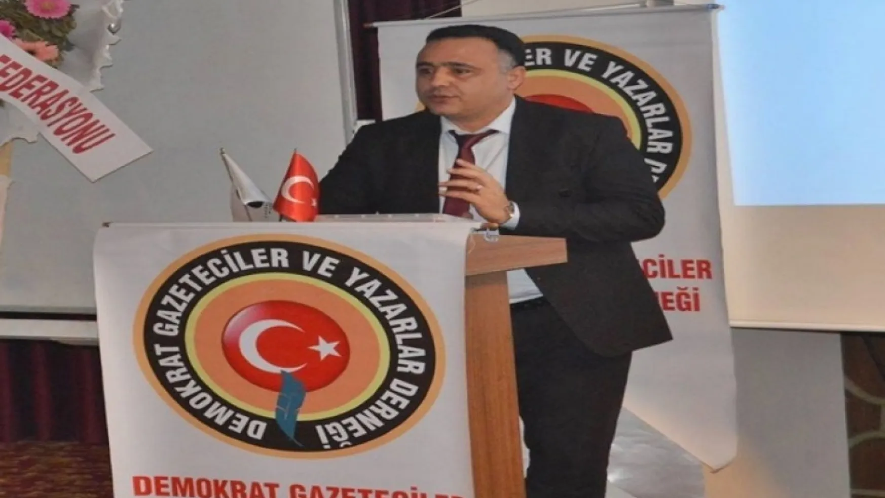 Başkan Karataş'dan Turgutlu'nun Yeni Belediye Başkanı CHP'li Çetin Akın'a Tebrik Mesajı
