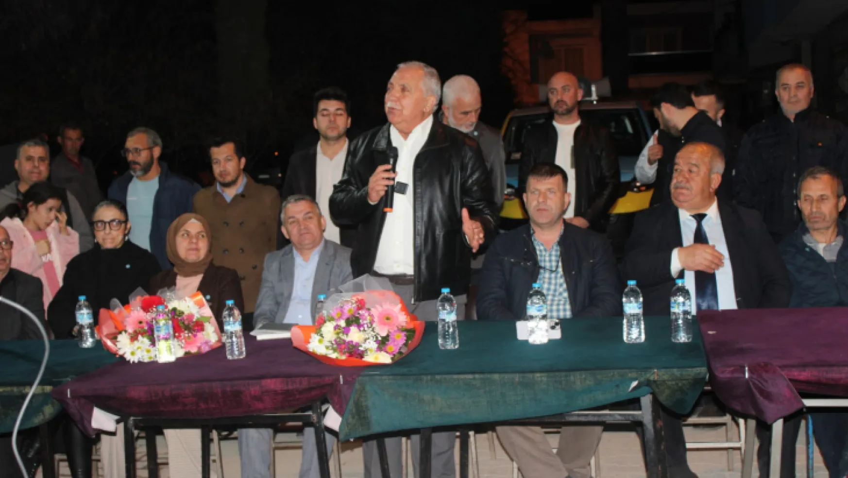 İYİ Parti Turgutlu Belediye başkan adayları Ahmet Orhan Selvilitepe Mahallesi'nde konuştular