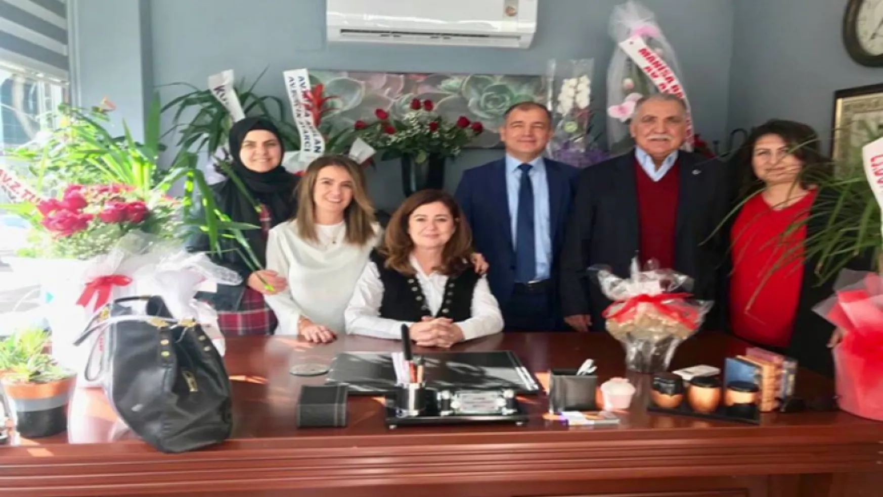 Turgutlu'nun tanınmış avukatlarından Nurşen Kabadayı yeni börosunda