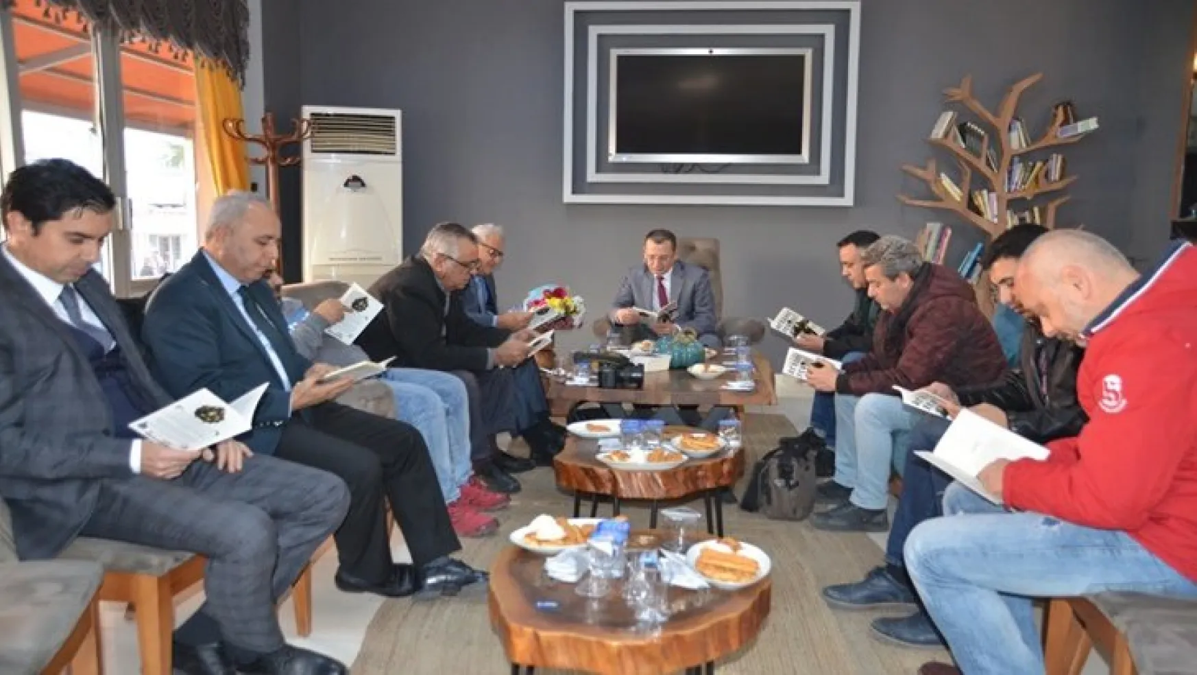 Kaymakam Yılmaz Turgutlu'da Yerel basınla bir araya geldi