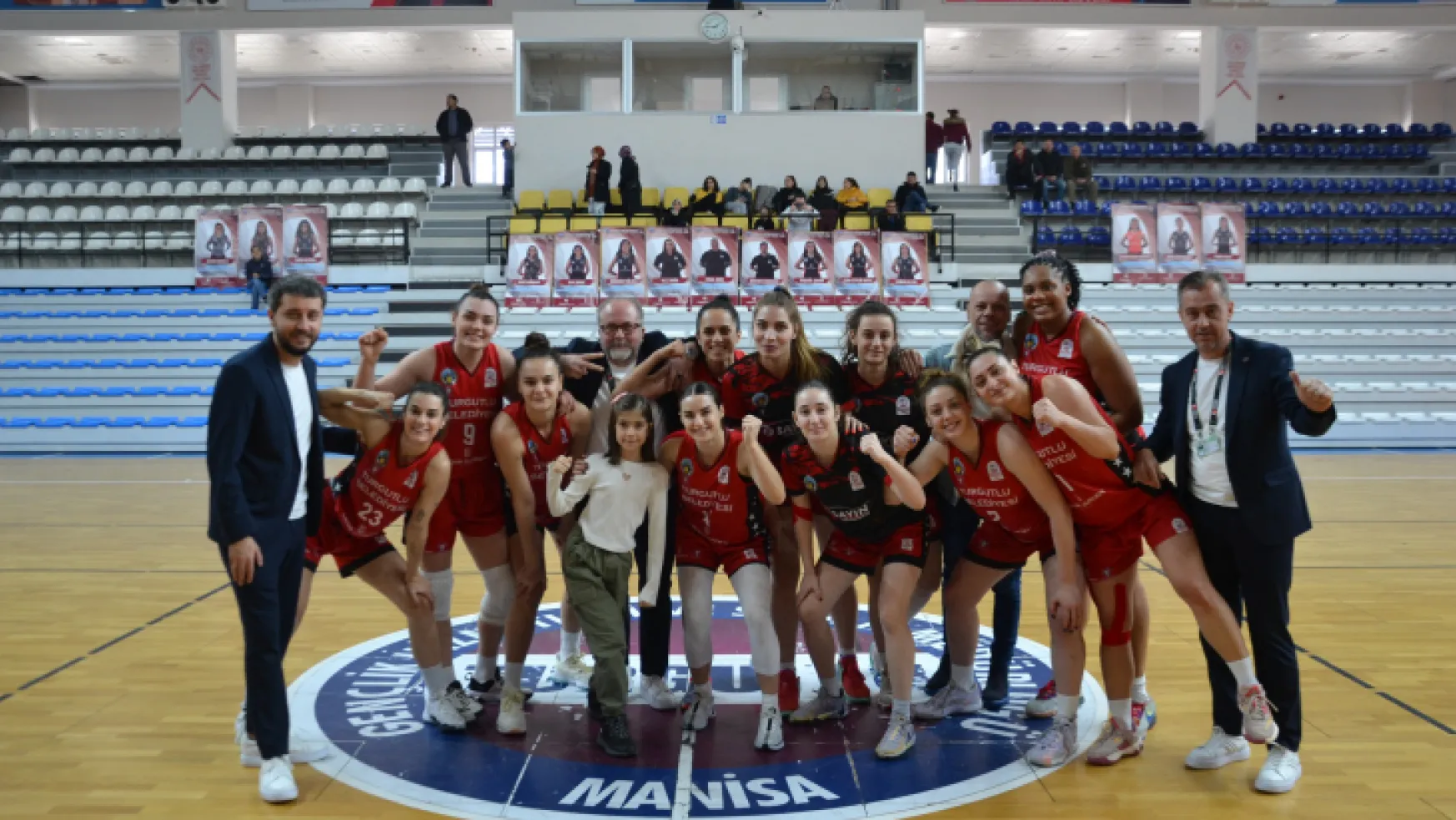 Lidya Garden City Turgutlu Belediyesi Kadın Basketbol Takımı Play Off'a Yürüyor