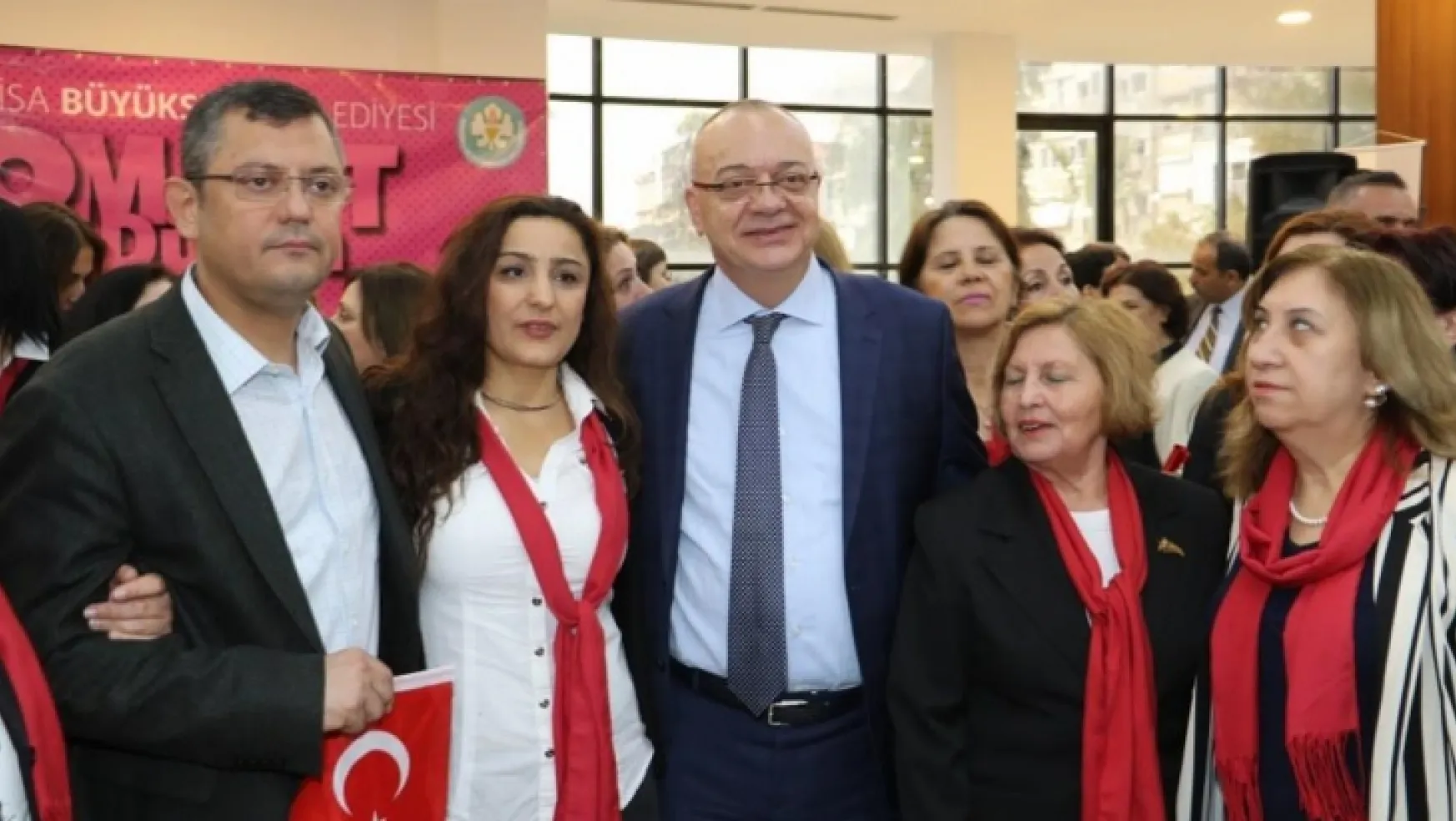 Kahraman Türk Kadınına Yakışır Kutlama