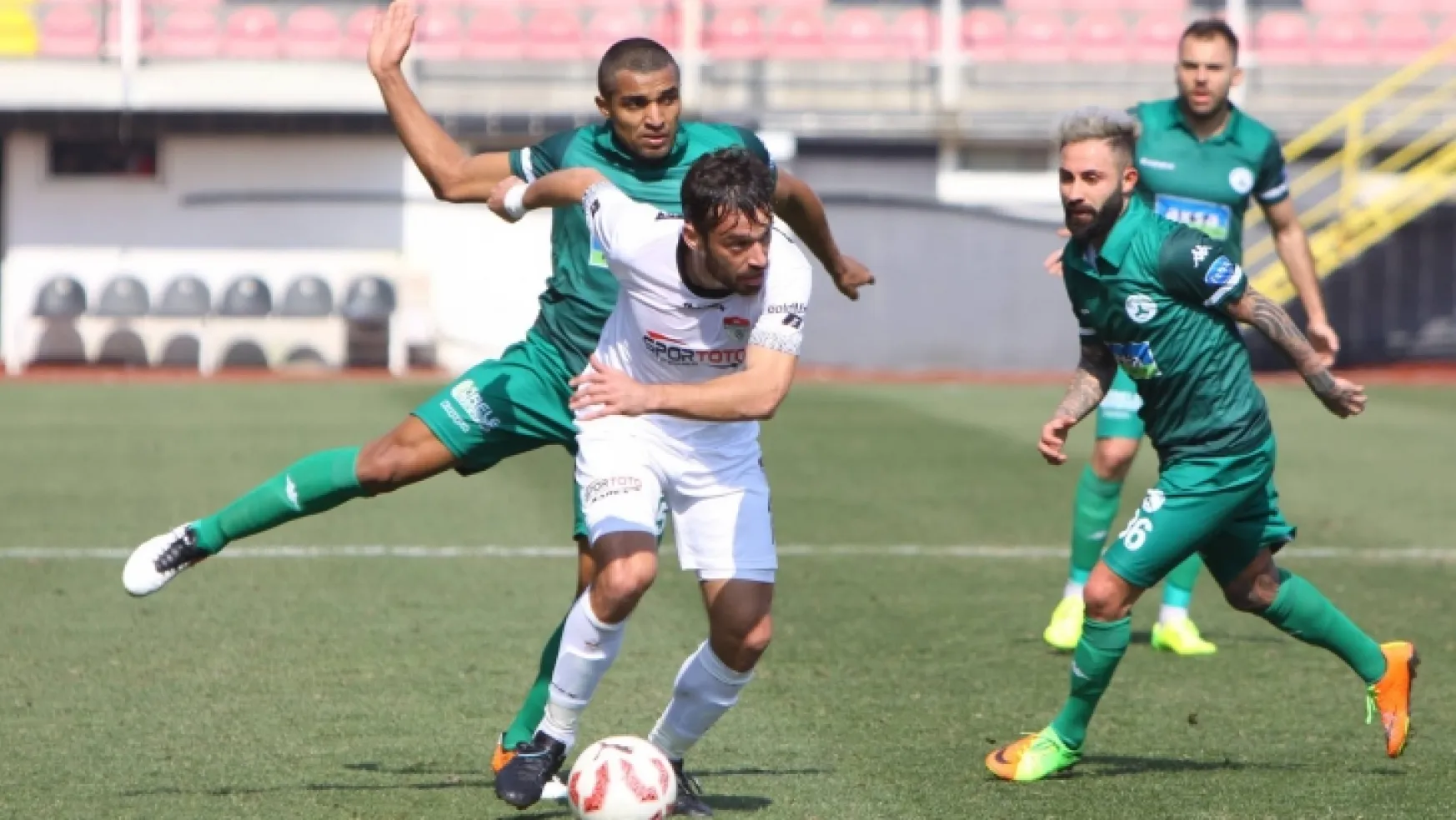 Manisaspor, sahasında  Giresunspor'a 2-1 mağlup oldu