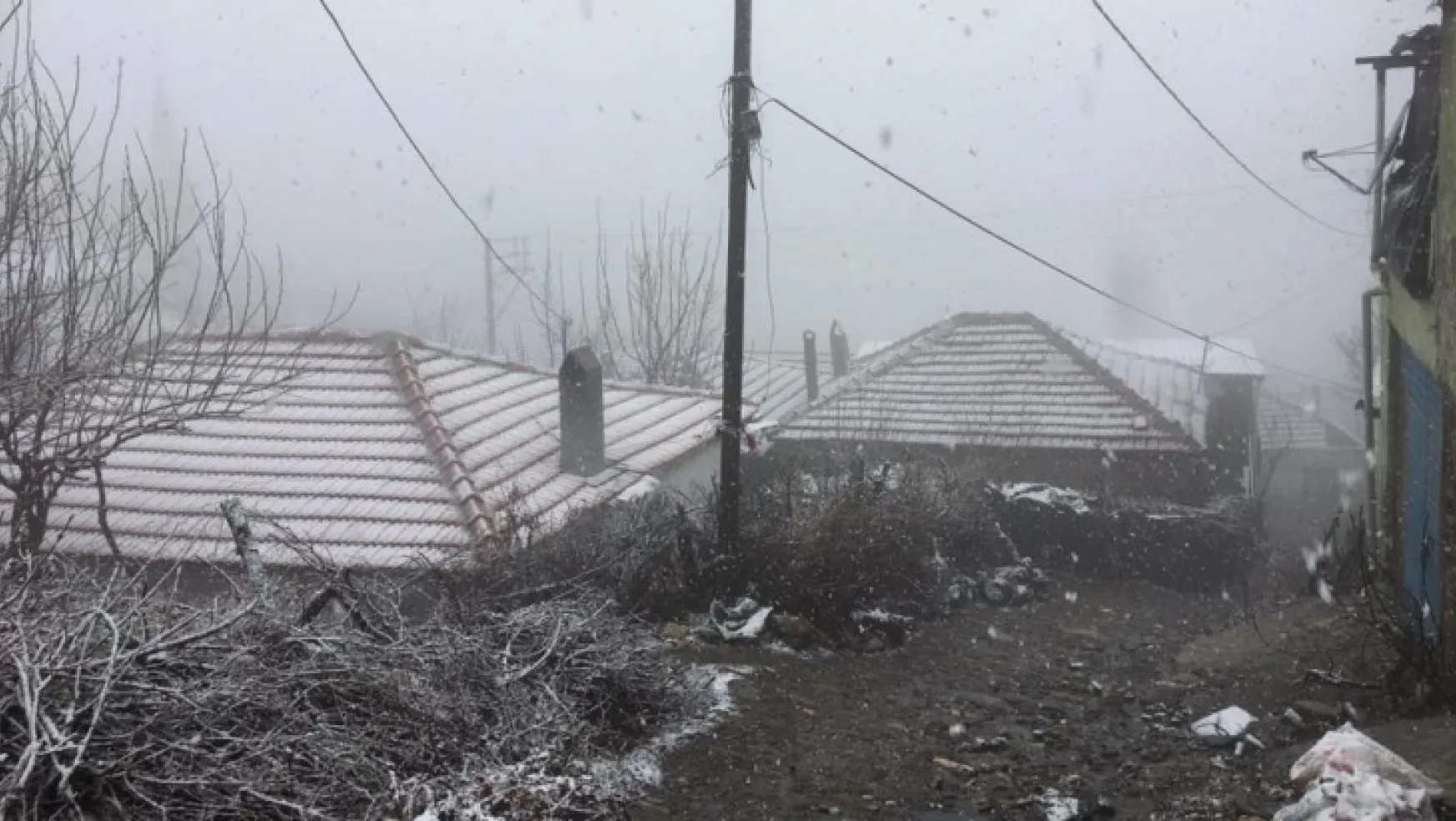 Turgutlu'ya ilk kar yağdı