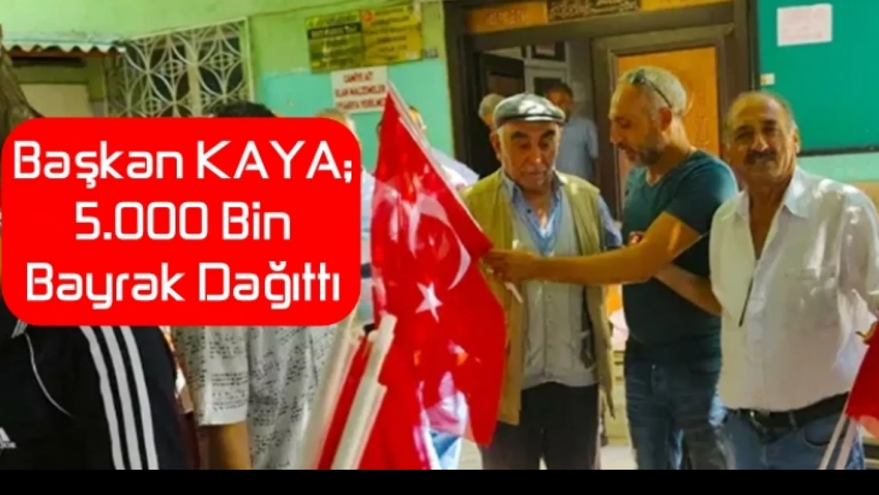 Başkan Kaya 5 bin Türk bayrağı dağıttı