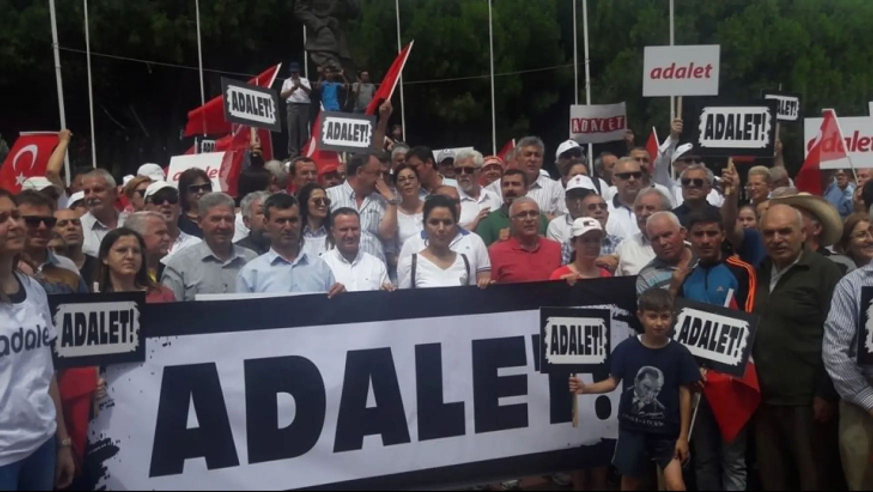 İzmir'de başlayan adalet yürüyüşü Manisa'da devam etti