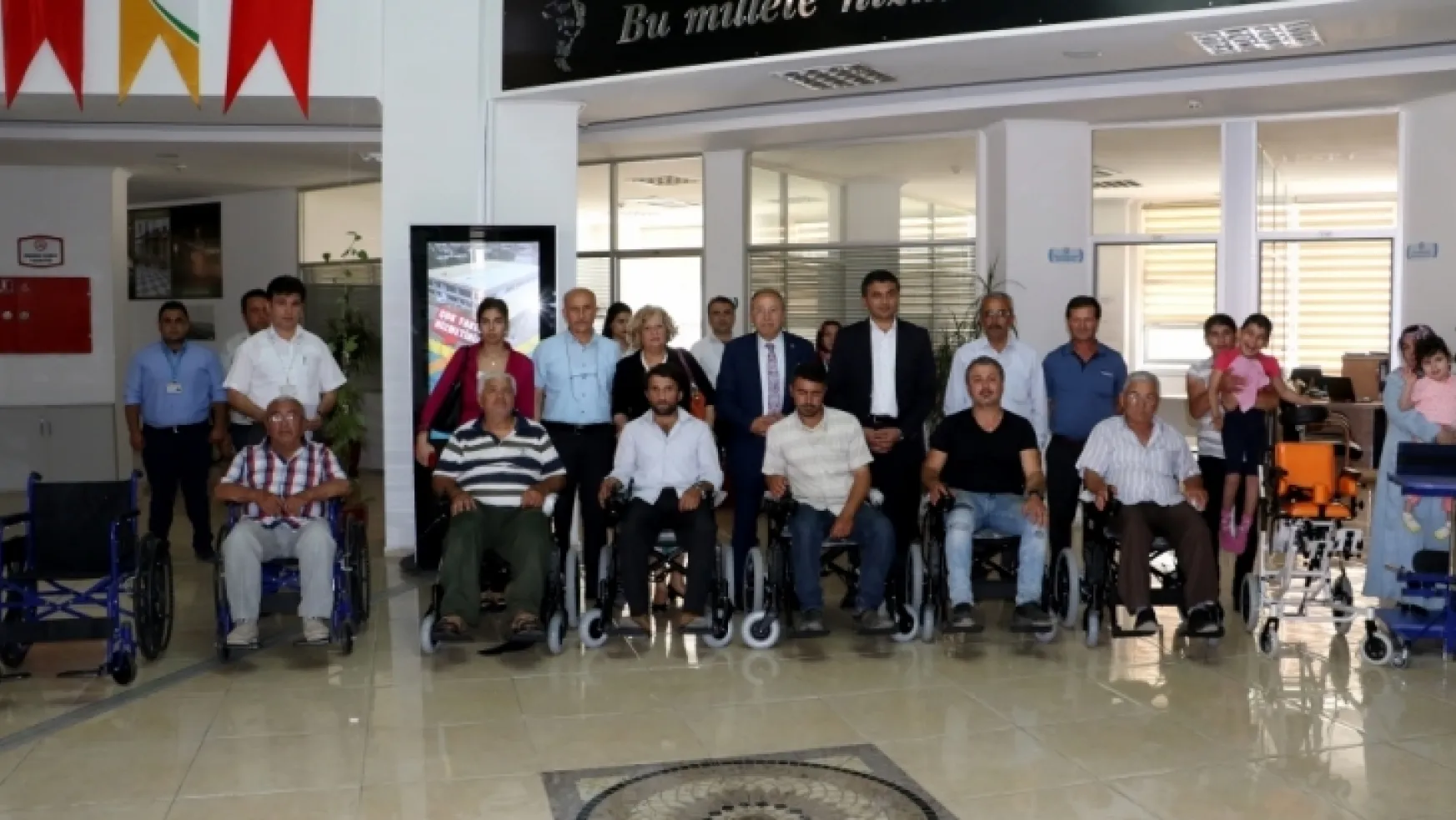 Manisa Büyükşehir Belediyesi Sarıgöl'de 9 Engelli Bireyin Yüzünü Güldürdü